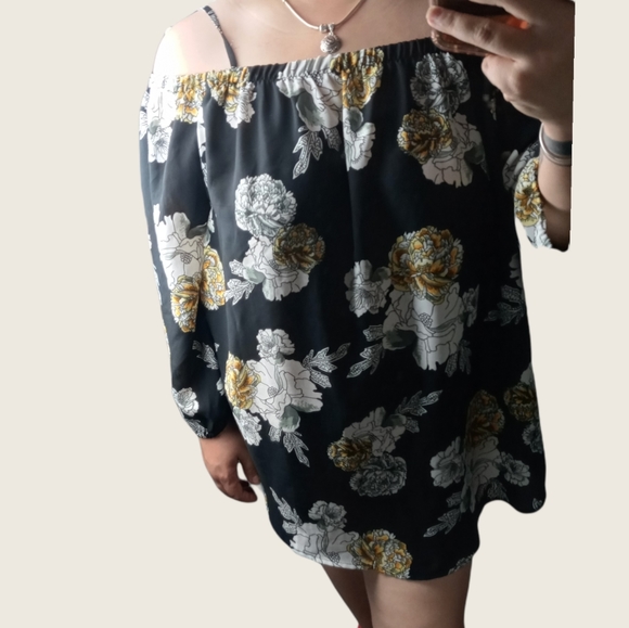 Indulge Floral off shoulder Blouse - Picture 7 of 13